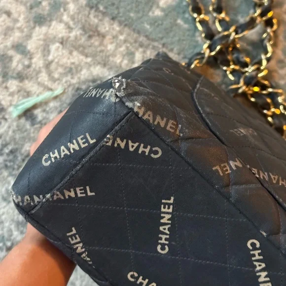 1995 Chanel Black Quilted Shoulder Bag with Gold Chain - Picture 11 of 16